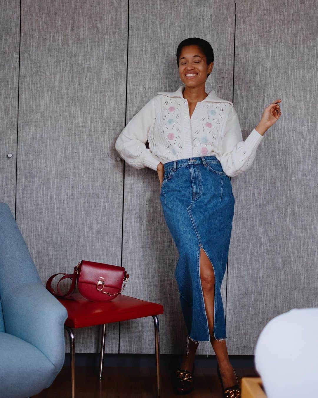 フルラのインスタグラム：「Fashion is an extension of her personality. She loves to have fun and try new trends. Jamaica born, New York raised @tamumcpherson here with her Furla Miss Mimì in cherry red.   #thefurlasociety #furlafeeling #newcollection #furla #accessories #fashion」