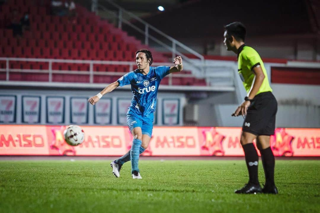 細貝萌さんのインスタグラム写真 - (細貝萌Instagram)「3 points.⚽️Thank you for your support.🔴⚫️🇹🇭🙏🏼 #truebangkokunited#bangkokunited#bufc#nike」11月23日 20時05分 - hajime_hosogai_official