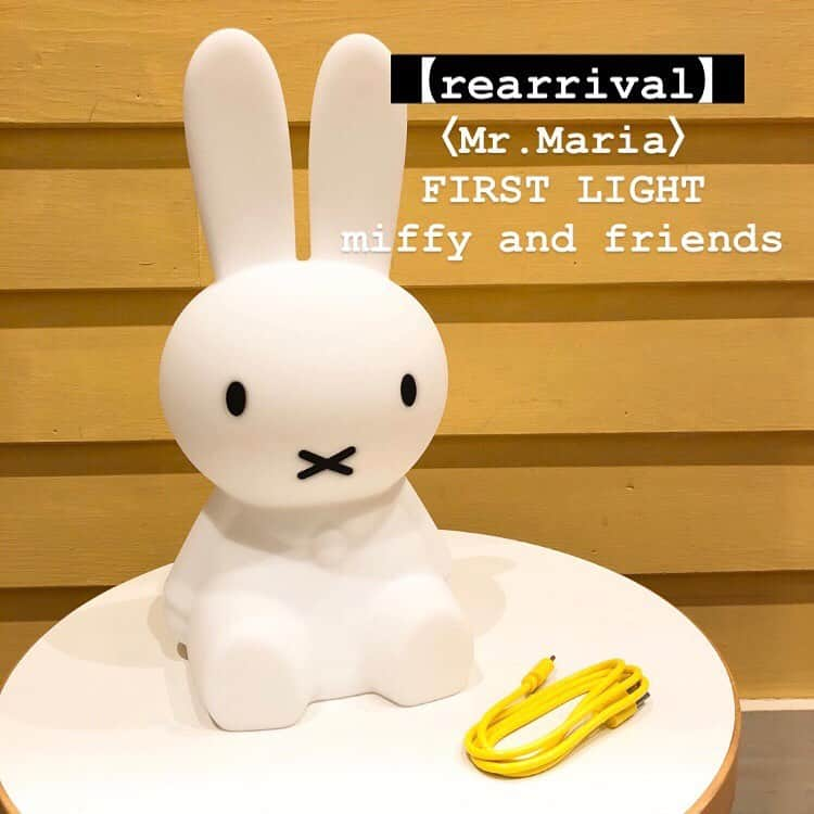 こども ビームスさんのインスタグラム写真 - (こども ビームスInstagram)「【rearrival】 ＜Mr.Maria＞FIRST LIGHT miffy and friends 人気のライトが再入荷しました💡✨ USBケーブル充電式のLEDモジュール❗️コードレスで家中どこにでも持ち運ぶことができます✨こども部屋はもちろん、玄関やリビングなどインテリアや気分に合わせて置くことができます。 . カラー:LION、MIFFY、BORIS  ※パッケージサイズ:W18.5 × D19 × H30cm  ¥10,000+税 . 新型コロナウィルスの感染拡大を防止し、お客様とスタッフの安心安全を守るため、衛生管理体制にて営業いたします。  ご迷惑をお掛けし申し訳ございませんが、何卒ご理解ご協力のほど、宜しくお願い申し上げます。  ビームス各店舗の営業状況につきましては、施設、店舗へお問い合わせください。 . #miffy #boris #lion #miffylight #light #mrmaria #ミッフィー #ミッフィーグッズ #ミッフィーライト #充電式ライト #usb #こども部屋 #インテリア #kidsroom #kodomobeams  #beams  #daikanyama  #こどもビームス  #ビームス  #代官山 新作アイテムはプロフィールのリンク🔗からビームス公式サイト、こども ビームスページをチェック❗️ ※お問い合わせにつきましては、お電話にて承ります。」11月23日 20時08分 - kodomo_beams