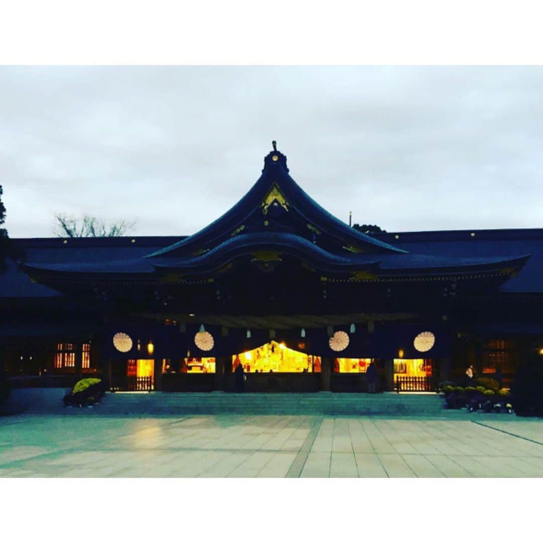 歌倉千登星のインスタグラム：「久々に寒川神社に行きました。 凄く綺麗でした。  日が暮れるの本当に早くなったなぁ…。  #寒川神社 #神社 #写真」
