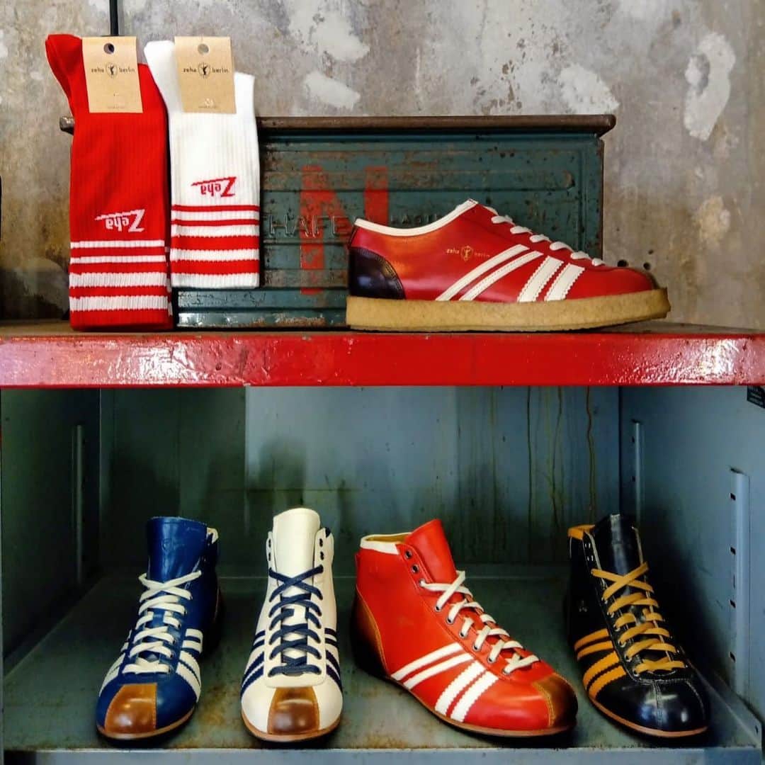 のインスタグラム：「TRAINER & DERBY New Collection! In the 3 Zeha Berlin Stores and Online !  #zehaberlin #sneakers #trainer #derby #jeans #sportsocken #vintagesportswear #oldgermanbrand #fotooftheday #finalist #football #calcio #fussball #derby #liga #club #libero #wm #schuhe #leder #shoes #classicsports #berlinweekend #berlinstyle #winterschuhe #kautschuk」
