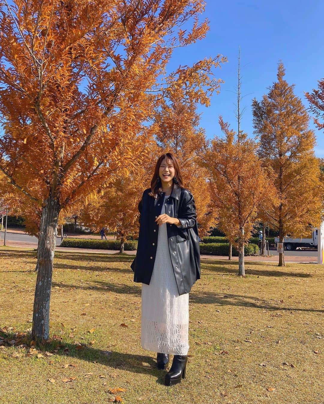 海江田麻貴さんのインスタグラム写真 - (海江田麻貴Instagram)「ㅤㅤㅤㅤㅤㅤㅤㅤ  ㅤㅤㅤㅤㅤㅤㅤㅤ autumn vibes🍂🍁♥️  ㅤㅤㅤㅤㅤㅤㅤㅤ 見頃に紅葉見れたから今年は良い年😋さいこっ👌 ㅤㅤㅤㅤㅤㅤㅤㅤ 全身はしゃがんで下から撮ってもらったら背高く顔ちっちゃく見えるよ〜カメラマン流石や〜🥰ありがと📸♥️ ㅤㅤㅤㅤㅤㅤㅤㅤ  ㅤㅤㅤㅤㅤㅤㅤㅤ  ㅤㅤㅤㅤㅤㅤㅤㅤ  #zara #mercuryduo #ザラジョ #ザラジョコーデ #leatherjacket #leather #モノトーンコーデ #ニットワンピース #autumnmood #autumncolors #autumnleaves #autumnleaves🍂 #autumnleaves🍁 #autumnlover #autumnvibes🍁 #autumnview #ニジゲンノモリ #淡路島 #awaji #awajishima #紅葉狩り #紅葉🍁 #銀杏 #いちょう並木 #銀杏並木 #イチョウ #gingko #gingkotree #naturephotography #japanesegirl」11月23日 20時21分 - _makiii0924_