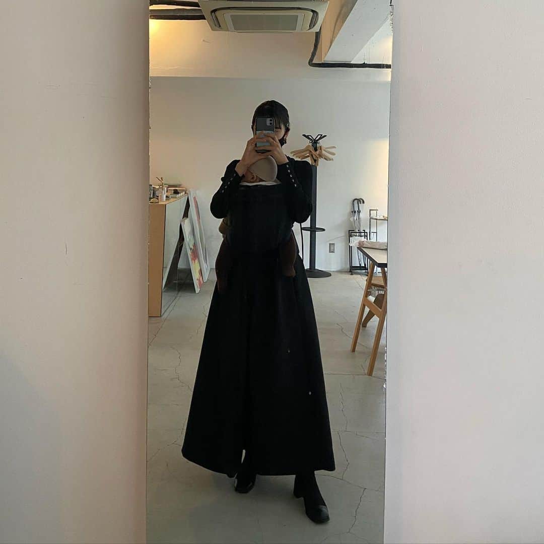 ラブリのインスタグラム：「娘同行打ち合わせ日和 上下共に可愛いスカートも　@rim.ark  靴は毎年大好き　@miista のもの」