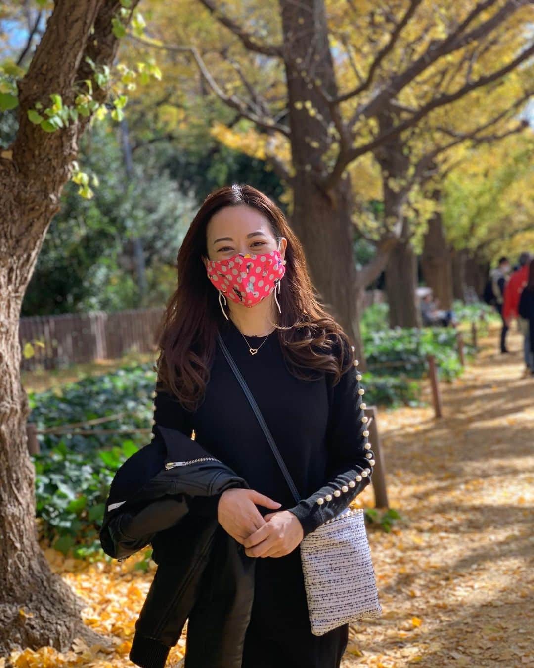 のインスタグラム：「※ Feel autumn 🍂 in Tokyo. . 通い慣れた外苑前✨ . この季節は銀杏並木がとっても綺麗です。 今日もとっても綺麗で、晴れた青空と 黄色のコントラストが美しかった。 . . #外苑前 #gaienmae #銀杏並木 #銀杏 #ginkgo #tokyo #東京」