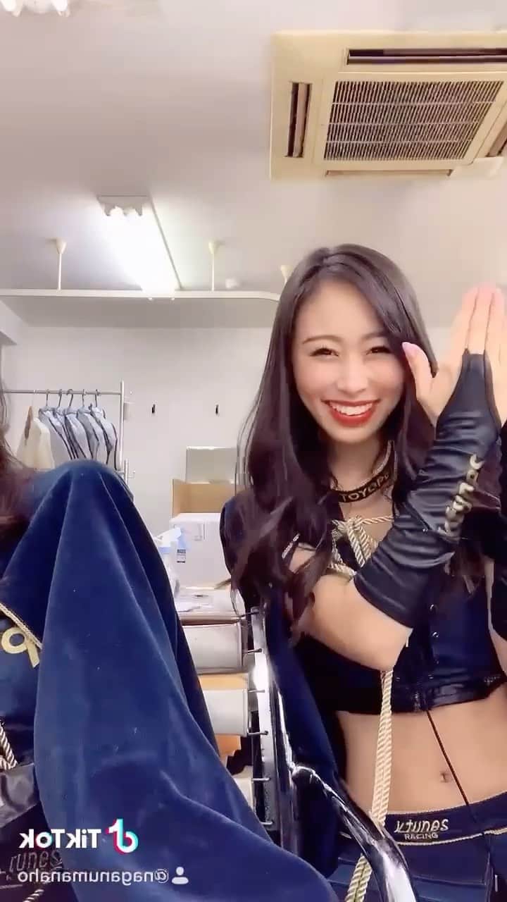 長沼南帆のインスタグラム：「暴れん坊女王様😈﻿ @aka ﻿ 『2回だけお手本動画見せるから一緒に踊ってください!』っていったのにこれだもの🥱🥱🥱﻿ ﻿ 本日も日本レースクイーン大賞コスチュームグランプリの投票宜しくお願いします😚✨グランプリ獲りたい！ ﻿ ﻿ ﻿ ﻿ #黒髪　#黒髪ロング　#rq #レースクイーン　#memory #黒髪ロングストレート　#秋　#秋服　#脚長コーデ　#supergt #スーパーgt #撮影会 #rq撮影会　#wing #wing撮影会　#Ktunesracing #gt300 ﻿ #コスチュームグランプリ　#日本レースクイーン大賞  #コス　#コスチューム大賞 #tiktok #2018コス」