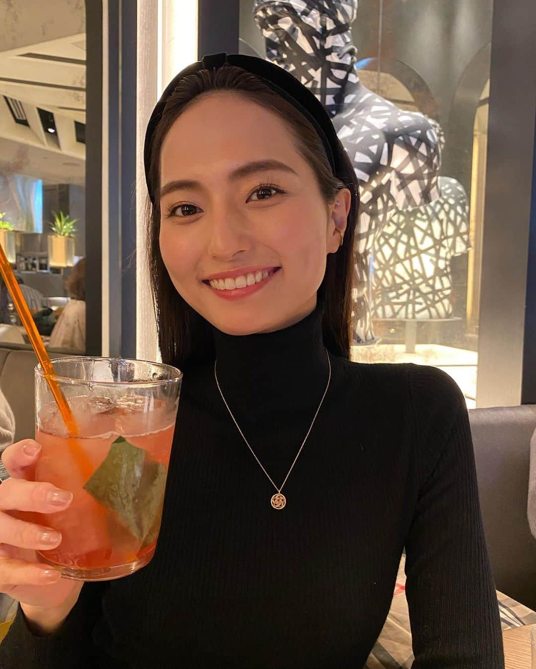 山賀琴子さんのインスタグラム写真 - (山賀琴子Instagram)「ベトナム料理美味しかった🍹  今お肌の調子が良くて嬉しい😆✨  そしてマスクはBTBのプリント入り！ しっかりとBeauty The  Bibleの 宣伝をしながら街を歩きました🤣❤️  #無加工」11月23日 20時26分 - kotokoyamaga