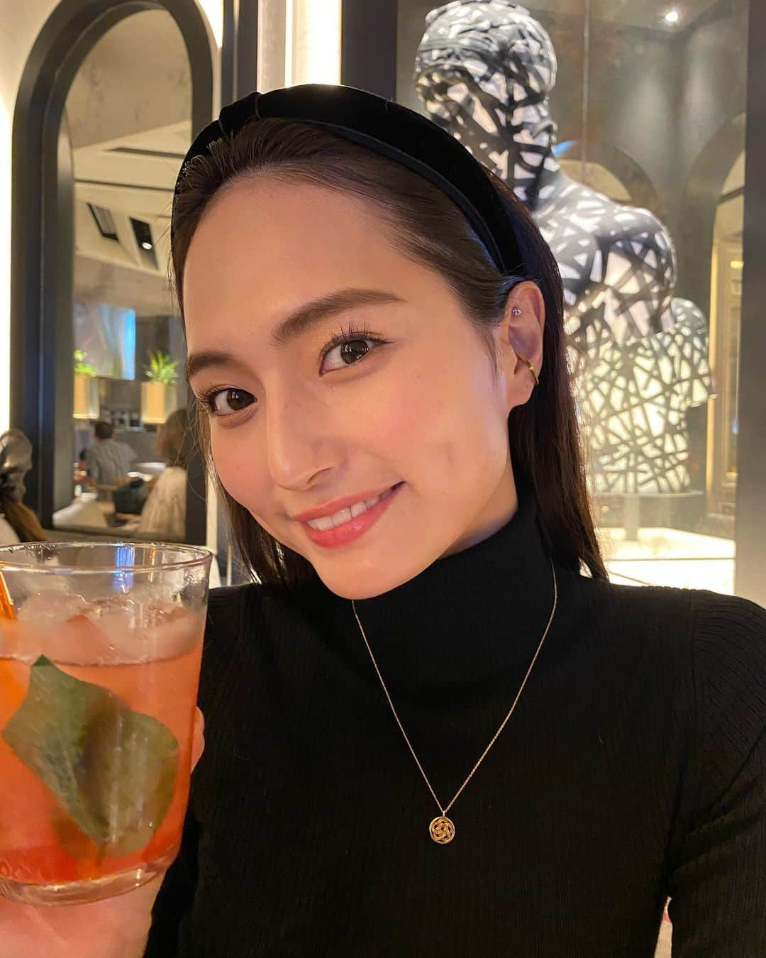 山賀琴子さんのインスタグラム写真 - (山賀琴子Instagram)「ベトナム料理美味しかった🍹  今お肌の調子が良くて嬉しい😆✨  そしてマスクはBTBのプリント入り！ しっかりとBeauty The  Bibleの 宣伝をしながら街を歩きました🤣❤️  #無加工」11月23日 20時26分 - kotokoyamaga