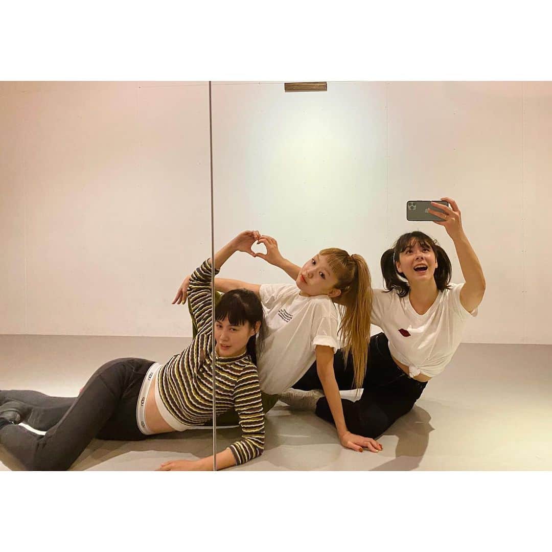 エモン・久瑠美のインスタグラム：「dance dance 💃 @shen_tanaka @yuzusakko」