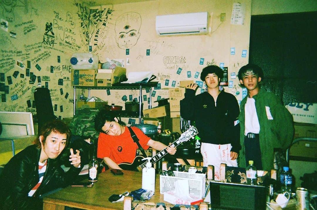須藤俊さんのインスタグラム写真 - (須藤俊Instagram)「今日で47都道府県でライブした事あるバンドになったー。先輩と友達のおかげで」11月23日 20時27分 - deny_sudo
