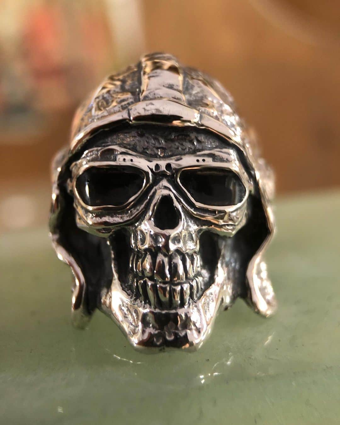 クレイジーピッグさんのインスタグラム写真 - (クレイジーピッグInstagram)「Gets yours now 🎄 LINK IN PROFILE 15% off everything online! #skull #ring #silver #aviator #skullring #design #tattoo #rocknroll #heavymetal #smile #design」11月23日 20時31分 - crazypigdesignslondon