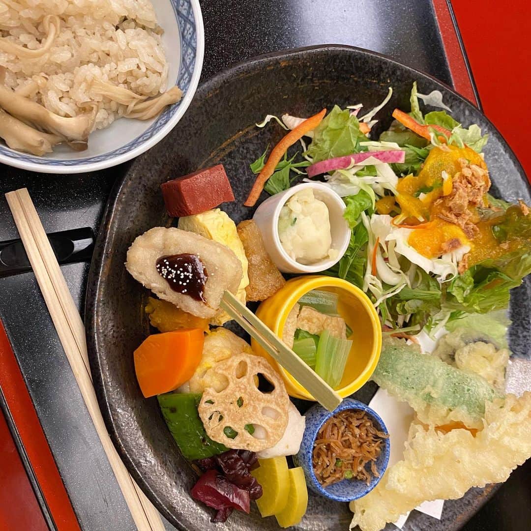 _mi02_miのインスタグラム：「ふら〜っと寄ったら 天ぷら美味しかった😍 . #祇園 #lunch #京都グルメ #美味しいもの好きな人と繋がりたい #l4l #instfood #instgood」