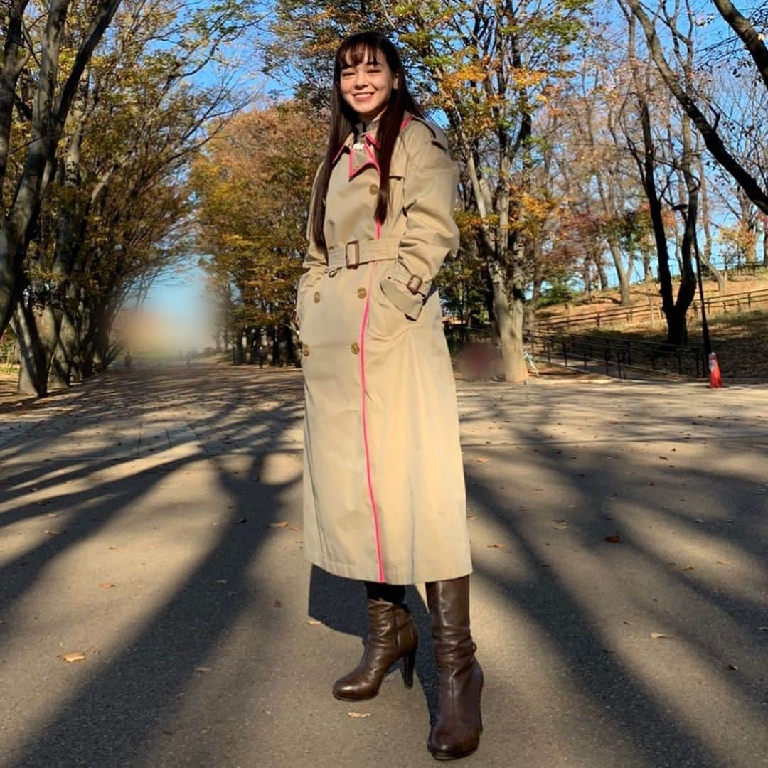 世良マリカさんのインスタグラム写真 - (世良マリカInstagram)「トレンチコートが丁度良い季節だね〜🍂 今年おすすめのアウターありますか？🧐」11月23日 20時36分 - seramali_jsmn