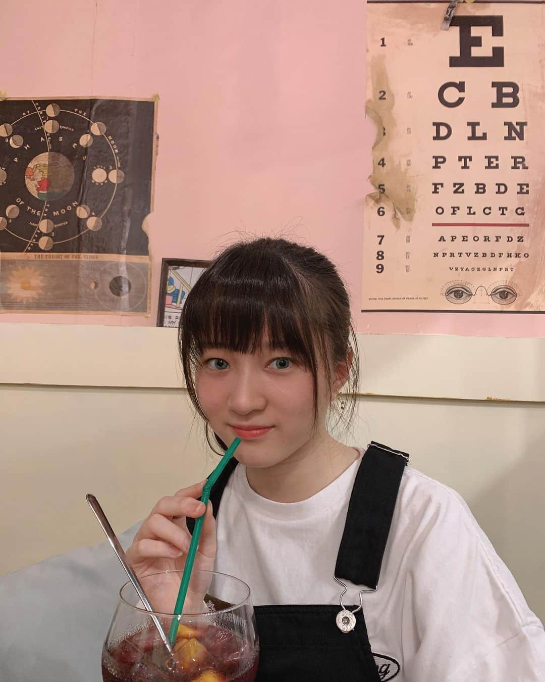 のインスタグラム：「. 一昨日はお父さんの誕生日でした𓂃𓈒𓏸 おめでとう!!🍹」
