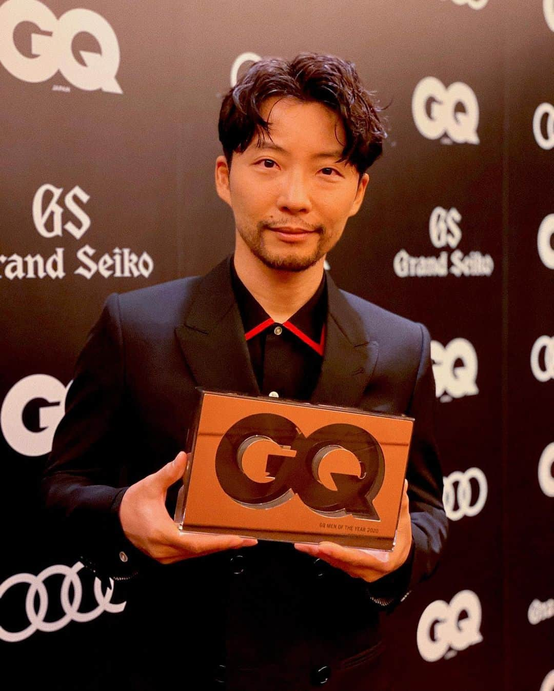 星野源さんのインスタグラム写真 - (星野源Instagram)「もらったー！  #MenOfTheYear2020 #GQAwards #星野源 #GenHoshino」11月23日 20時54分 - iamgenhoshino