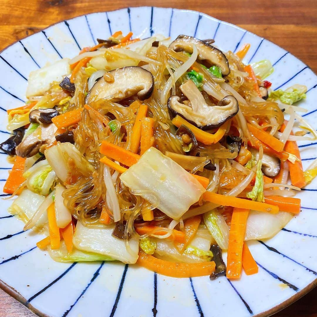 宮下純一さんのインスタグラム写真 - (宮下純一Instagram)「今日はお野菜たっぷりの麻婆春雨🤤オイスターソースは必須🥴初めて入れた椎茸がめちゃくちゃ美味しかった❣️無限ピーマンは安定の仕事🤩でも白ごはんは我慢しました😂#麻婆春雨 #アレンジ #無限ピーマン #あーご飯の誘惑🍚 #いやいや我慢だ」11月23日 20時55分 - junichi1017