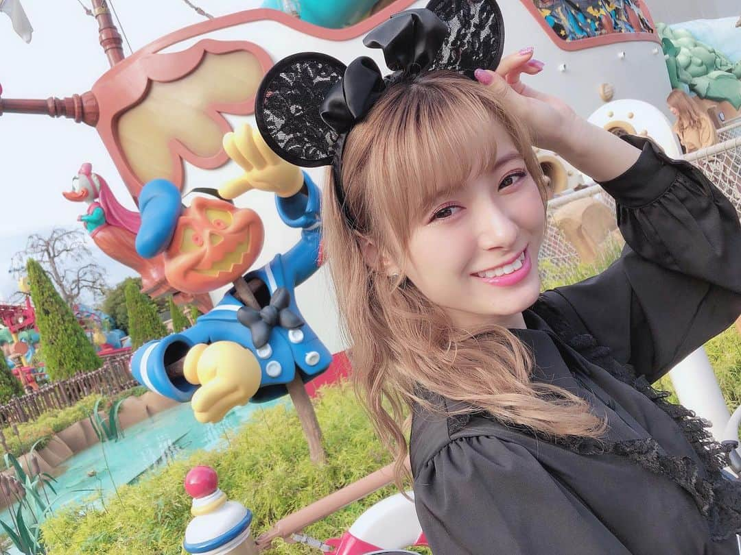 生田衣梨奈さんのインスタグラム写真 - (生田衣梨奈Instagram)「♥ディズニー♥﻿ ﻿ ディズニーが大好きなえりぽん♥﻿ ﻿ いろんなところで写真撮ってまだあげてない﻿ 未公開の写真を発見したのでそれを公開しますよーん！！﻿ ﻿ ぜひみてね！！！！！！﻿ ﻿ めっちゃニコニコな写真です！！！！﻿ ﻿ やっぱり笑ってる女の子って最強なのかな？？笑﻿ ﻿ #morningmusume20 #モーニング娘20﻿ #helloproject  #顔面国宝﻿ #えりぽんかわいい #アイドル﻿ 存在が #インスタ映え #かわいい﻿ #Love #beauty﻿ #followme #makeup﻿ #Instagram #生田衣梨奈のVSゴルフ﻿ #메이크업 #얼스타그램﻿ #ig_Japan #팔로미﻿ #フォロー歓迎 #ootd﻿ #ディズニーランド #Disneyland﻿ #ELEYVSGOLF  #fashion﻿ #いいね #写真﻿ #IDOL #골프﻿ #SELFIE #셀카」11月23日 20時50分 - erina_ikuta.official