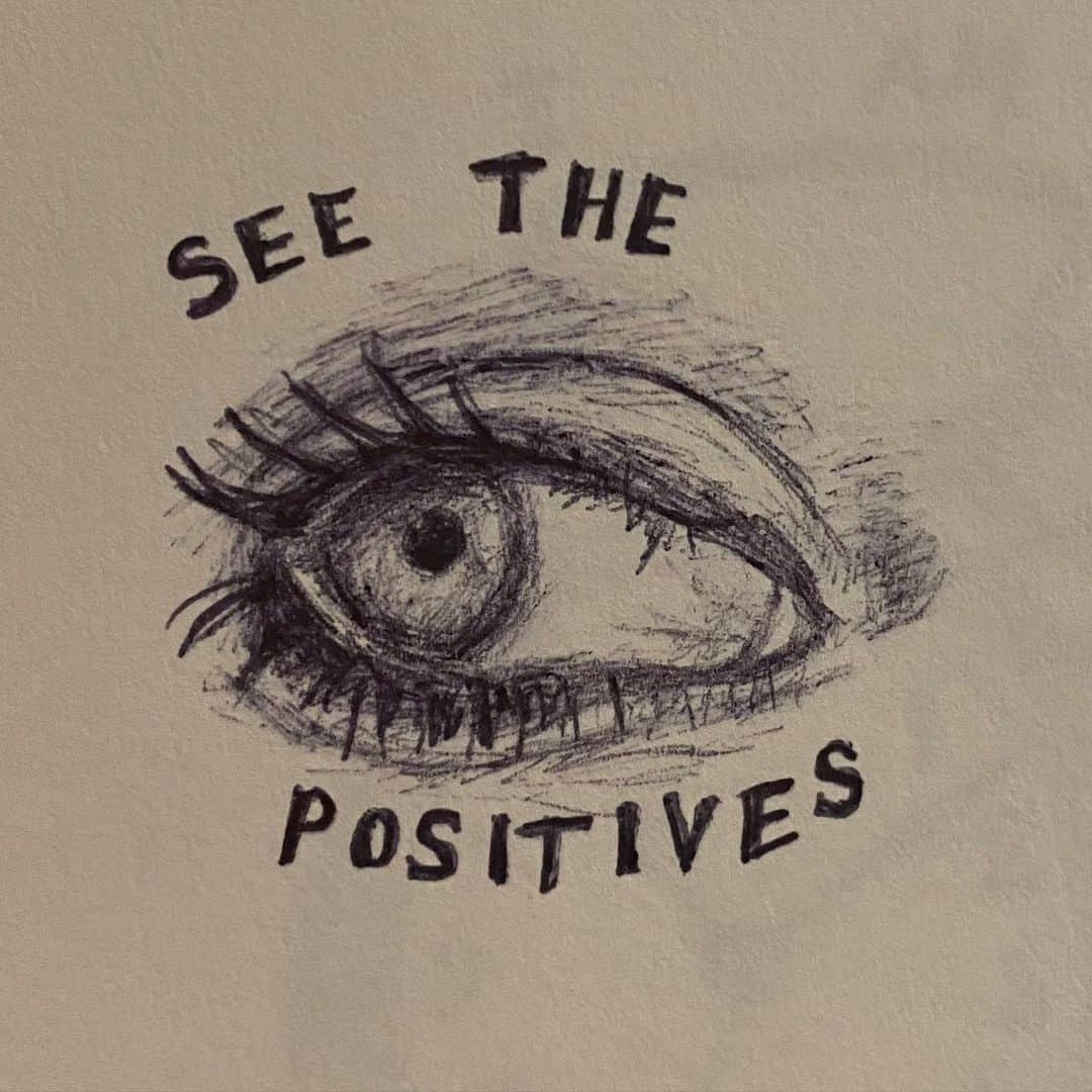 ファーン・コットンのインスタグラム：「Some more of my pen sketches. Which one resonates with you today? 💫」