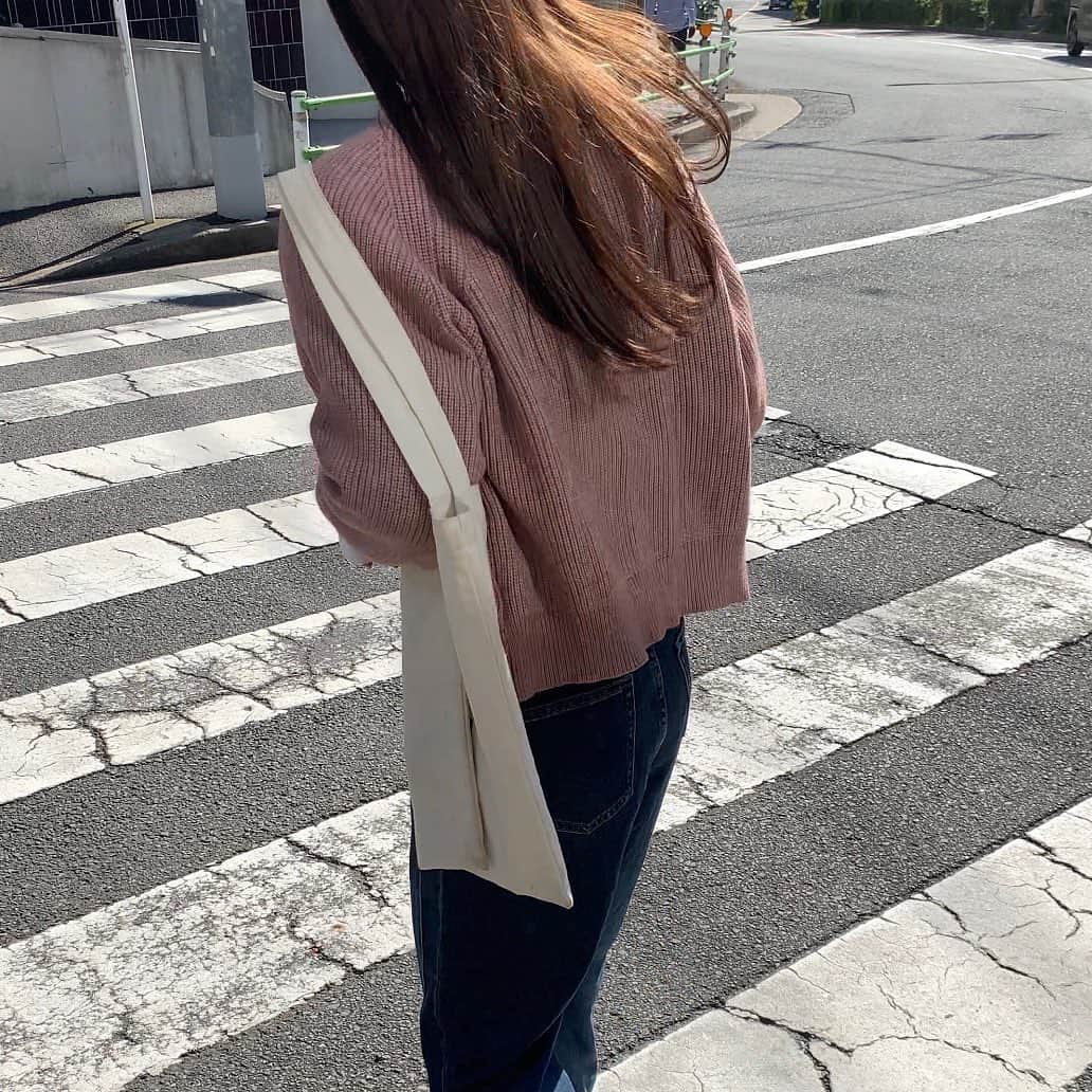 さいとうなるさんのインスタグラム写真 - (さいとうなるInstagram)「🧺 . 皆様、3連休はどのようにお過ごしでしたか☺️？ 3日間、東京は晴天が続いて 本当に楽しく過ごせました☺️✨ . 明日からまた頑張ります🤍 . . .  #秋コーデ#秋服コーデ #秋カラー #くすみピンク#コンバース#converse#スニーカー#スニーカー女子 #スニーカーコーデ #アーペーセー#ユニクロ #UNIQLO#UNIQLOU#アラサーコーデ#ニットコーデ#fudge部#cluel#いいね返し#今日のコーデ#apc#ユニクロコーデ#ユニクロユーコーデ#クルーエル#クルーエル女子選手権 #冬コーデ#ニット#アウター#シンプル#トートバック#シンプルコーデ」11月23日 21時04分 - naru060708