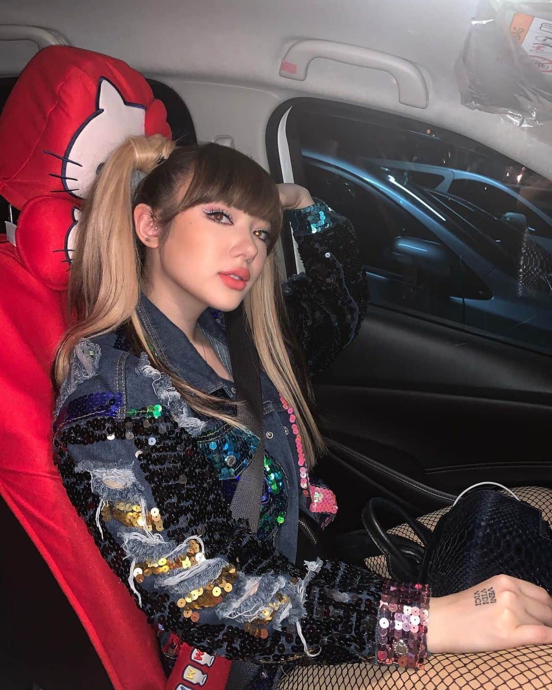 ヤンニーン・ワイゲルのインスタグラム：「😼💔」