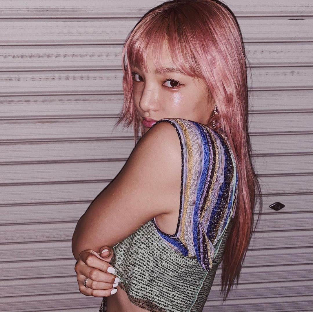 須田アンナのインスタグラム：「. 11.28"BALON STREAM LIVE" みんなに届けー！💖🎁」