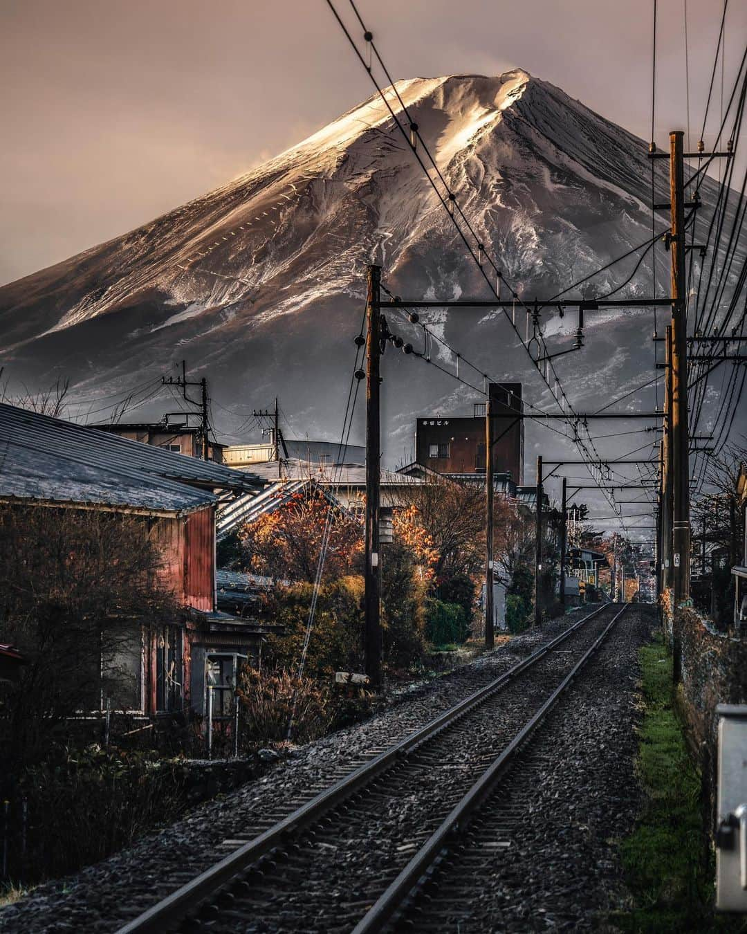 R̸K̸さんのインスタグラム写真 - (R̸K̸Instagram)「A narrow country railroad leads me into the holy mountain, where is in the deep repose of nature. #hellofrom Mt.Fuji ・ ・ ・ ・ #beautifuldestinations #earthfocus #earthoffcial #earthpix #thegreatplanet #discoverearth #awesome_earthpix #roamtheplanet #ourplanetdaily #lifeofadventure #nature #tentree  #theglobewanderer #visualambassadors #stayandwander #welivetoexplore #IamATraveler #TLPics  #voyaged #sonyalpha #bealpha #aroundtheworldpix #artofvisuals #travellingthroughtheworld #cnntravel #complexphotos #d_signers #lonelyplanet #luxuryworldtraveler @sonyalpha @hypebeast @highsnobiety @lightroom @soul.planet @earthfever @9gag @500px @paradise」11月23日 21時00分 - rkrkrk