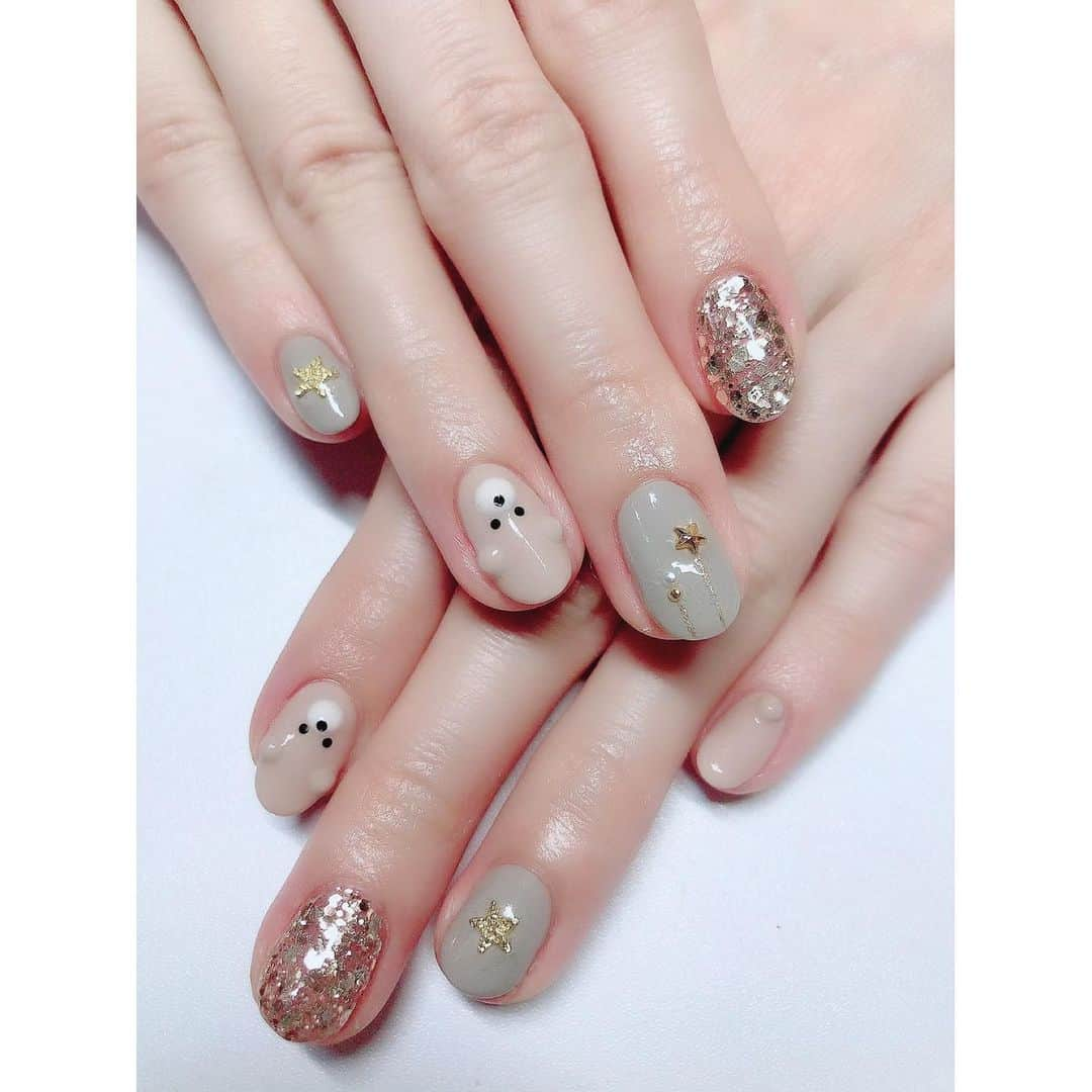 秋山希望さんのインスタグラム写真 - (秋山希望Instagram)「. Newネイル💅 今回は冬っぽさを出して🧸さんも描いてもらいました💗  #sparklenail #くまさんネイル  #今回は可愛らしく #冬仕様」11月23日 21時13分 - kimi.akiyama