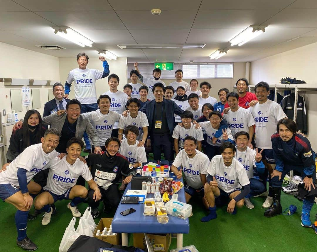 新井場徹のインスタグラム：「感謝。 We Are the Champions #fctiamo枚方#枚方#地域CL#優勝 #JFL #昇格 #それでは皆様また来年」