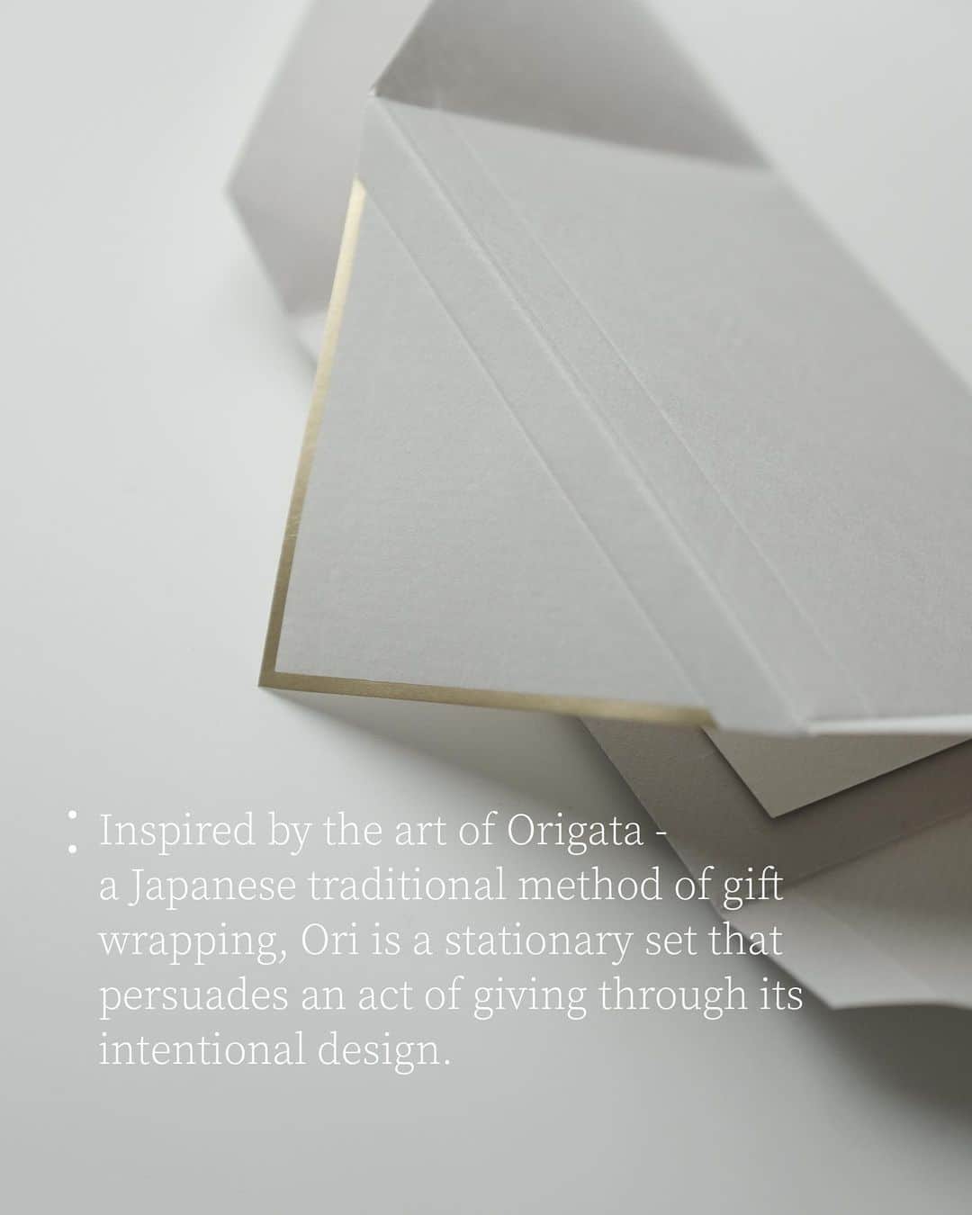 Veronica Halimさんのインスタグラム写真 - (Veronica HalimInstagram)「Introducing the latest addition to our shop!  ORI  Inspired by the art of Origata - a Japanese traditional method of gift wrapping, Ori is a stationary set that persuades an act of giving through its intentional design. The set is created to be small packets of thoughtfulness : fill it with some tea bags, or insert a handful of hiba wood chips and turn it into a scent pocket. Use this to contain none other than your limitless creativity for keeping in touch with your nearest and dearest. Write down your heartfelt message on the card that comes with each envelope. 1 box of set consists of 10 folded envelopes and 10 blank cards.  — Available now from our online shop — #stationery #truffypi #stationeryset #wrapping #bespokestatioenry #paperlover #giftideas #calligraphy #calligraphypaper #veronicahalim」11月23日 21時10分 - truffypi