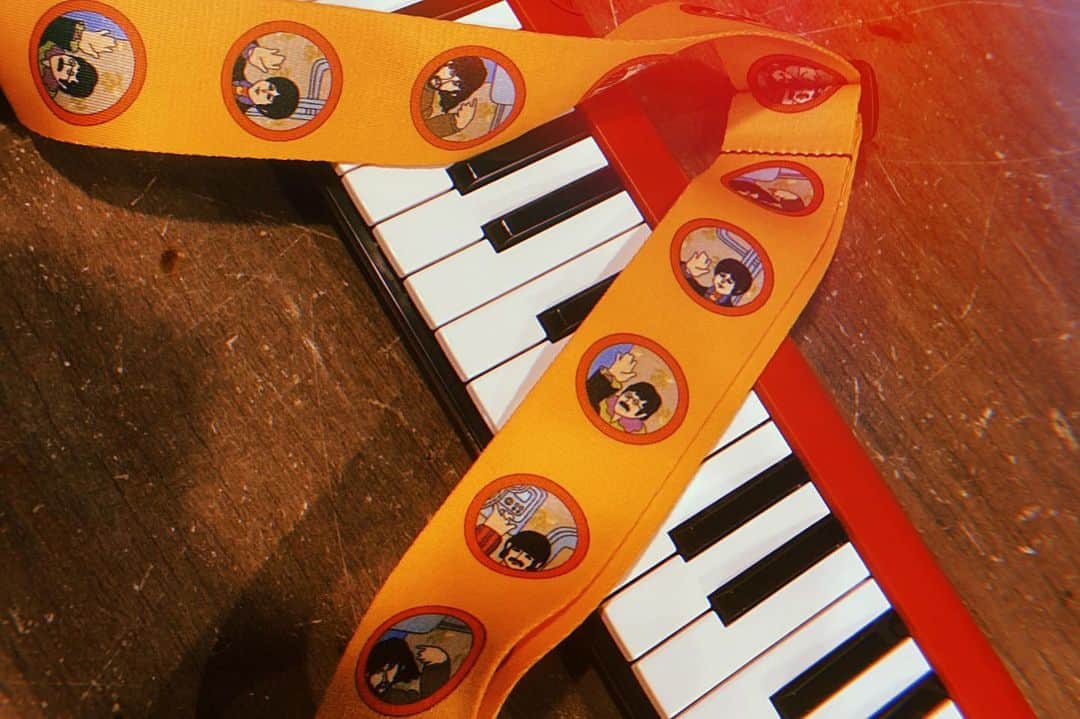 森彩乃さんのインスタグラム写真 - (森彩乃Instagram)「楽しそうだし、実際に楽しかった。 photo by @yusuke_mphoto ・ ・ ・ (ビートルズの可愛いストラップ！) ・ #shoulderkeyboard #keyboard #yamaha #shs500 #sonogenic #yamahashs500 #keyboardist #piano #pianistショルダーキーボード #ショルキー #live #band #piano #thebeatles」11月23日 21時11分 - moriayano1119