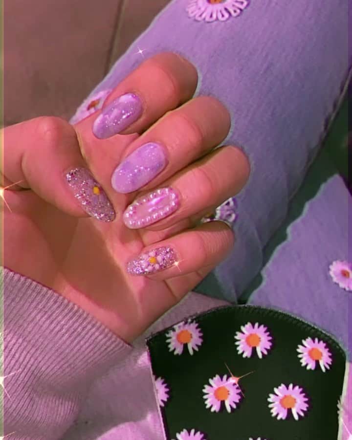 honoka のインスタグラム：「気がついたら花柄ばっかりなってた🌼 今回は珍しくgirlyな感じにしてもらいました💅」