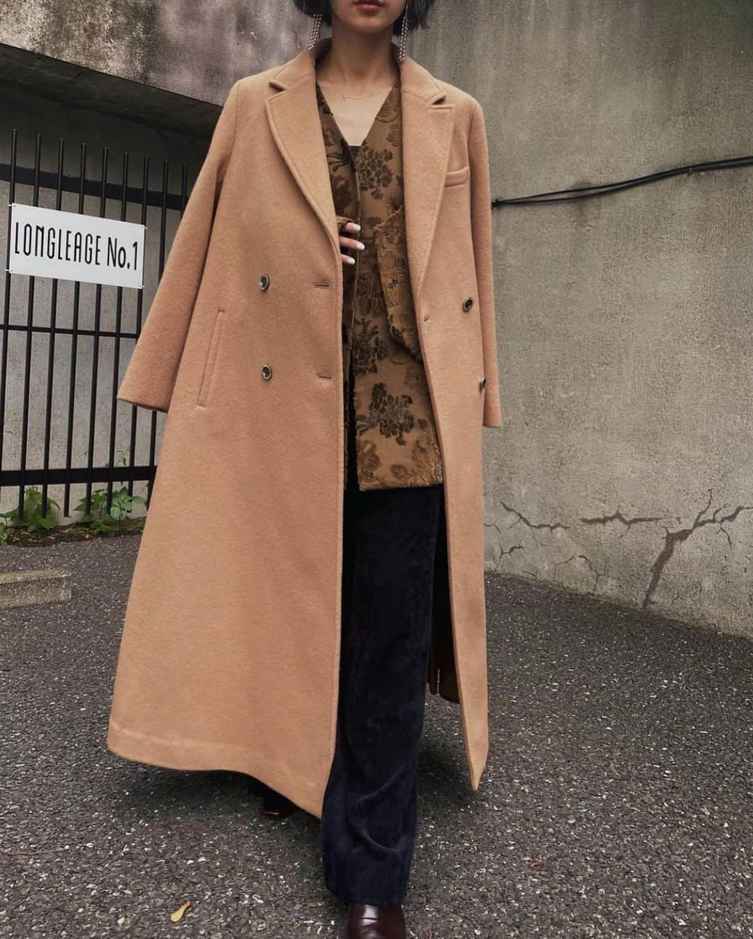 黒石奈央子さんのインスタグラム写真 - (黒石奈央子Instagram)「アメリふく . . undressed back pleats coat ¥36000 12/1 . . 美シルエットすぎるバックプリーツのウールコート。  @ameri_shinjuku @amerivintage @ameri_daikanyama @ameri.shinsaibashi #ameri#amerivintage #fashion #vintagefashion #coordinate#ootd#outfit#osanposnap #705_outfit #大人ファッション #大人コーディネート #大人スタイル #modestyle #modefashion#modecasual」11月23日 21時21分 - blackstone705