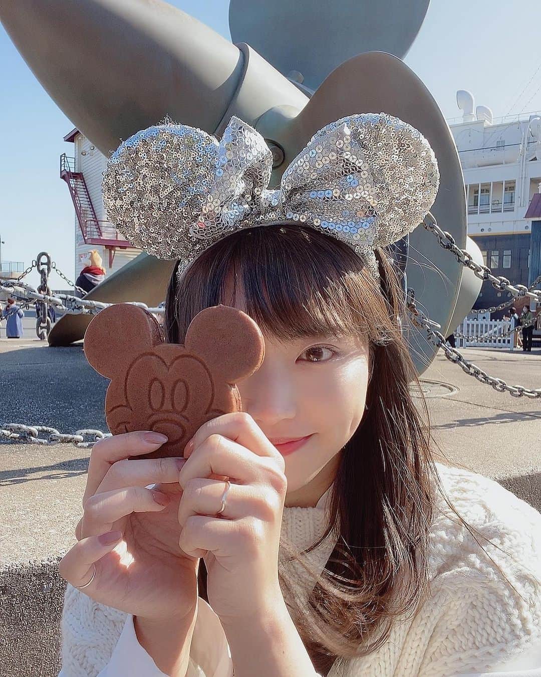 渥美友里恵のインスタグラム：「「🎠🎪」﻿ ﻿ ちょっと前にしっかりと対策しながら楽しんできました☺︎﻿ やっぱり夢の国最高だ！ ﻿ グッドカメラマンすぎる先輩、いつもありがとうございます〜🥰﻿ ﻿  #15km歩いてた﻿ #🥶 #フィルムカメラにも初挑戦﻿ #simpleusefilmcamera  ﻿ #夢の国 #tokyodisneysea」