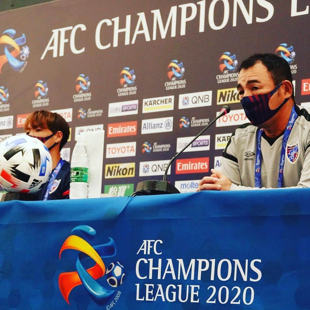 FC東京オフィシャルグッズさんのインスタグラム写真 - (FC東京オフィシャルグッズInstagram)「🔵🇯🇵🗼🔴 #ACL2020  明日のACL再開初戦 #上海緑地申花 戦に向けて、#長谷川健太 監督とキャプテンの #東慶悟 選手が公式会見に臨みました!!✊✊✊🔵🔴 @fctokyoofficial  #絶対突破 #acl #qatar  #FC東京 #fctokyo #tokyo」11月23日 21時17分 - fctokyoofficial