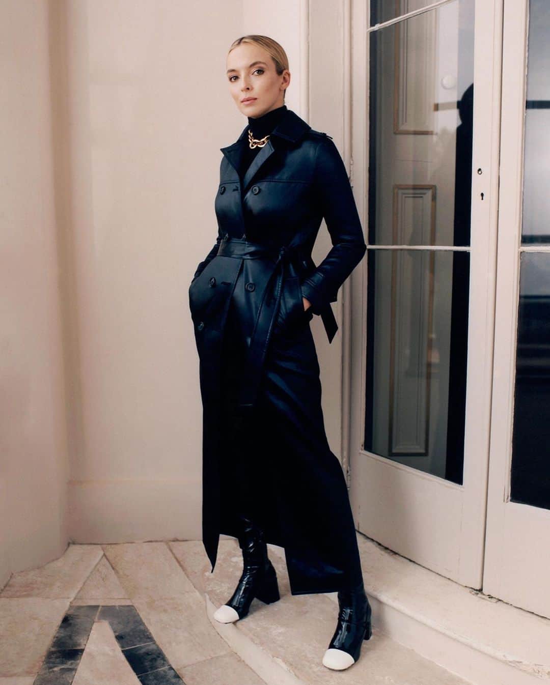 PORTER magazineさんのインスタグラム写真 - (PORTER magazineInstagram)「“What I try to do is just stay true to myself. Is there something that I haven’t explored yet? Because the thing about doing #KillingEve, or something like that, is that everyone has an opinion.” Modeling the season’s showstopping new pieces, actor @jodiemcomer talks to PORTER about intuition, integrity and feeling the fear – and doing it anyway. Read the interview and see the shoot at the link in bio.」11月23日 21時38分 - portermagazine