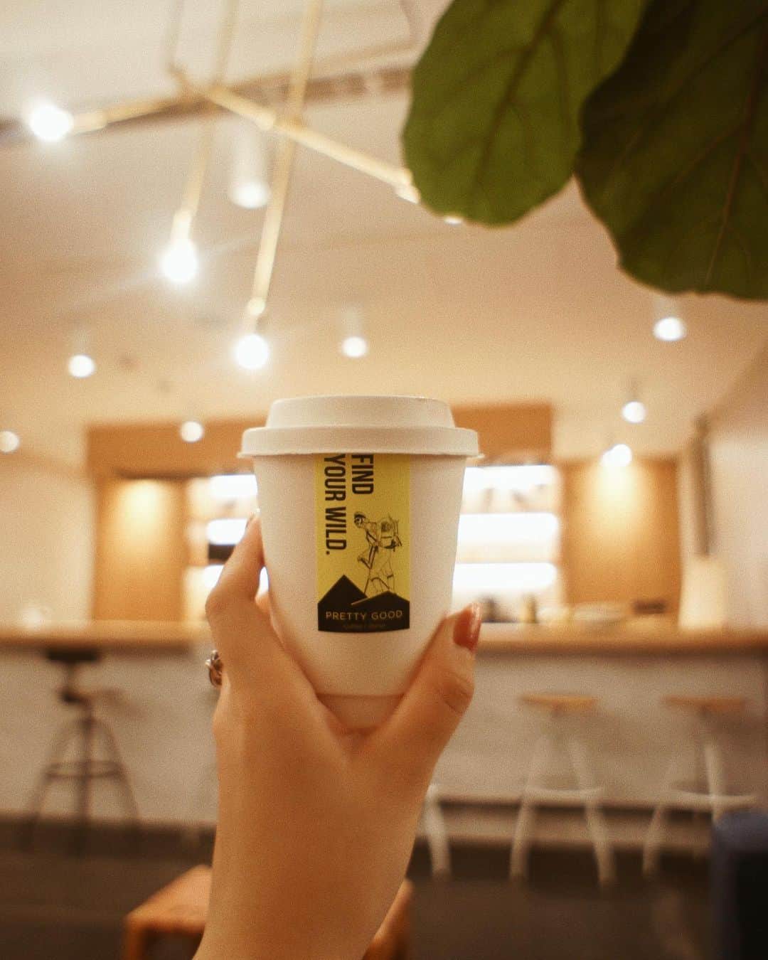 MEGのインスタグラム：「近所だったら、毎朝通いたいカフェ。☕️」