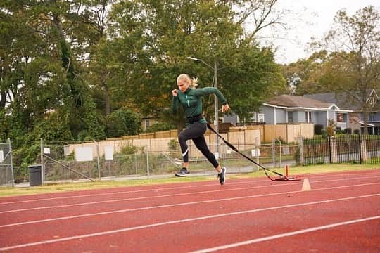 ダリヤ・クリシナさんのインスタグラム写真 - (ダリヤ・クリシナInstagram)「Sometimes we shock our muscles to build explosive power and strength. 💨 ⠀ На тренировках периодически создаём мышцам стрессовую нагрузку, способствующую развитию взрывной силы 💨 Все по плану, дальше - больше 🤞🏼 ⠀ #athletics #daryaklishina #longjump #athlete #nike #nikewomen #sport #running #runningmotivation #power #strength」11月23日 21時39分 - dariaklishina