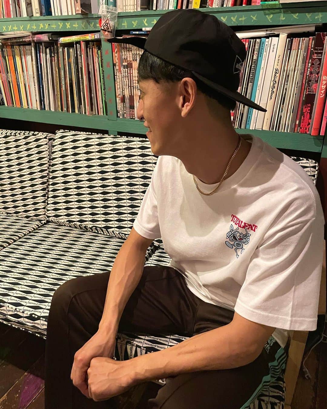 Bunta さんのインスタグラム写真 - (Bunta Instagram)「今年も誕生日Tシャツ発売するぜ🔥  【TOTALFAT】Bunta生誕記念Tシャツ「ブンT2020」 デザイン公開！ これまでにTOTALFATのグッズも多数手がけたVK DESIGN WORKSのVERDY氏によるデザイン🔥 このあと11/24（火）0時〜UKFC通販にて数量限定販売スタート！  Tシャツ S/M/L/XL/XXL　¥3,800（税抜）  キーホルダー ¥1,600（税抜）  #totalfat #vkdesignworks」11月23日 21時32分 - buntatf