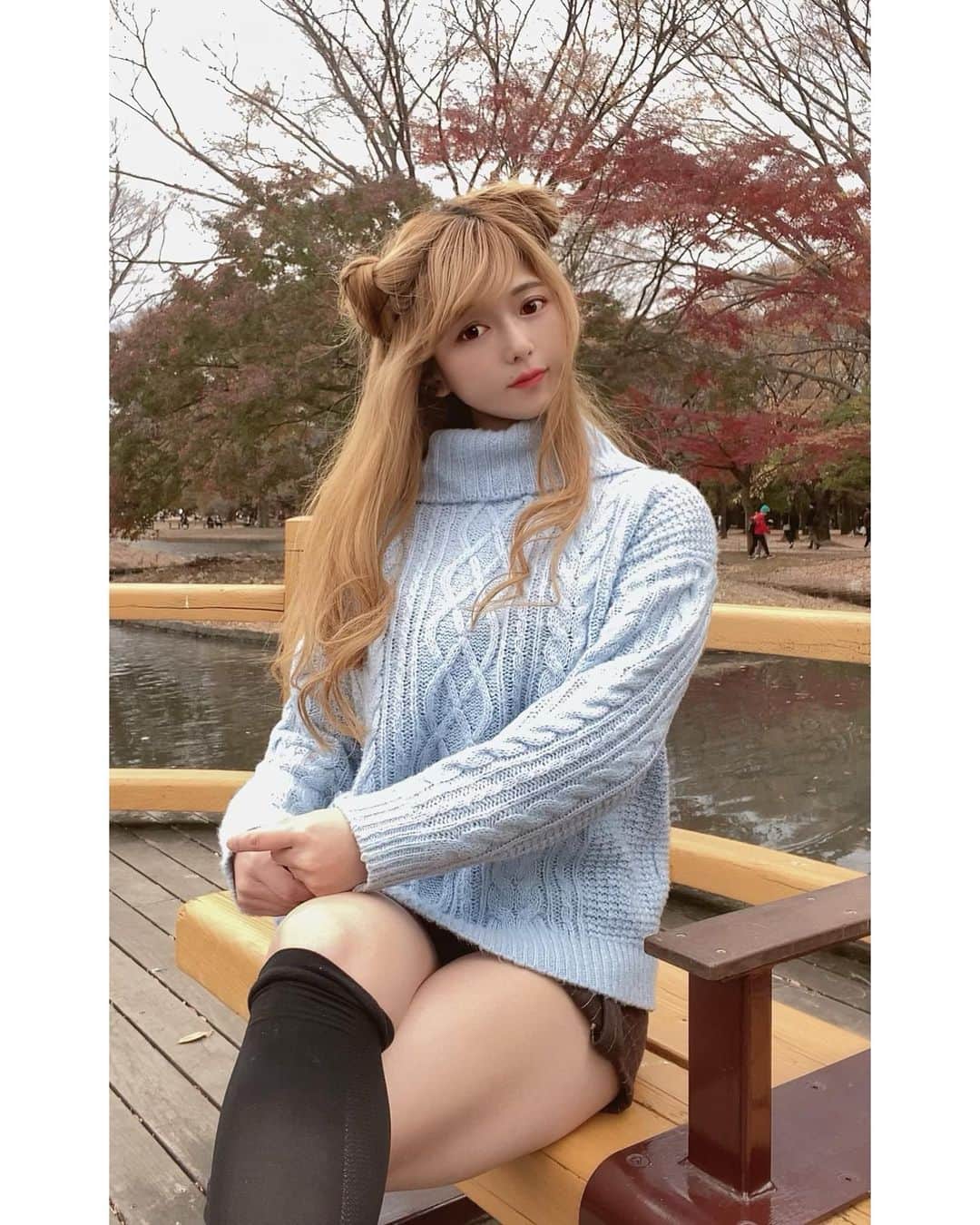 AYUNAさんのインスタグラム写真 - (AYUNAInstagram)「今日もお疲れ様です🍁🍡 #ビジョビ#ニット#代々木#代々木公園#美女ポスト#美女図鑑#お団子ヘア #お団子アレンジ #お団子ヘアアレンジ」11月23日 21時41分 - ayuna_0404