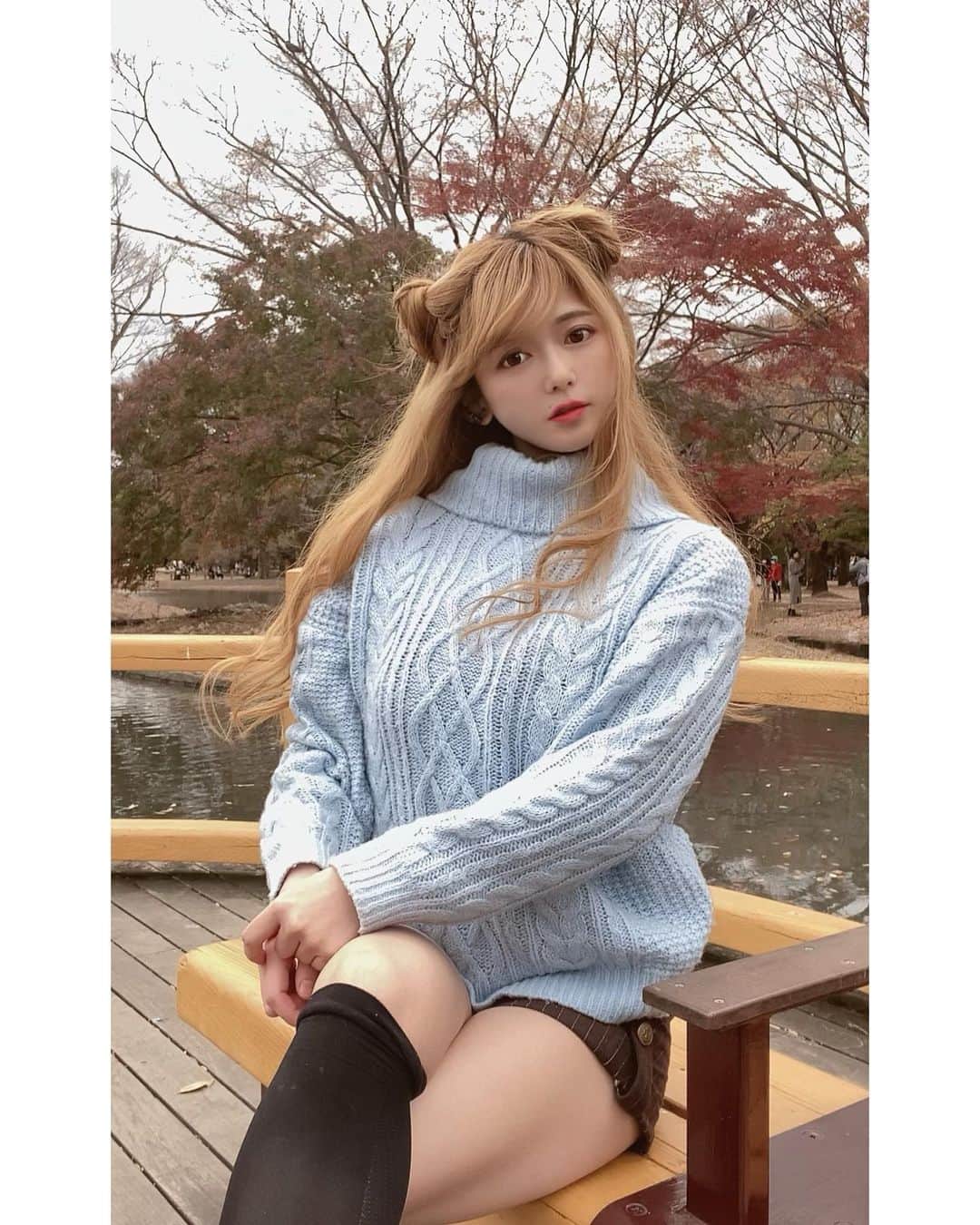 AYUNAさんのインスタグラム写真 - (AYUNAInstagram)「今日もお疲れ様です🍁🍡 #ビジョビ#ニット#代々木#代々木公園#美女ポスト#美女図鑑#お団子ヘア #お団子アレンジ #お団子ヘアアレンジ」11月23日 21時41分 - ayuna_0404