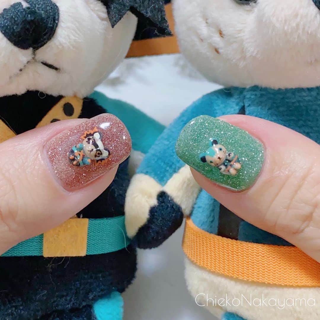 なかやまちえこのインスタグラム：「フラッシュグリッター✨⠀ ⠀ 光の当たり方で映り方がとても変わるので撮影が難しい🤔🤔🤔⠀ ⠀ #nail #nails #nailart #ネイル #美甲 #ネイルアート  #japanesenailart #manucure #japanesenails #manicurist #gelnails #أظافر #네일아트 #미용 #vẽmóng #ngườiđẹp  #เพ้นท์เล็บ #искусствоногтя #artedeuñas #เพ้นท์เล็บเจล #ジェルネイルデザイン #ネイルデザイン #senikuku #nagelkunst #フラッシュグリッター #フラッシュネイル #flashnails @prexyofficial」
