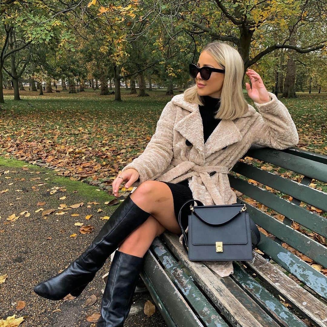 River Islandさんのインスタグラム写真 - (River IslandInstagram)「Cold out? Nothing these winter coats can't handle 😍 Shop now with 20% off when you spend £75!   @allchloerose @liseli_madiri @natalie_fuorovito @georginapatient . #ImWearingRI #WeekOfWonder #LinkInBio to shop  . *T&Cs apply」11月23日 22時05分 - riverisland