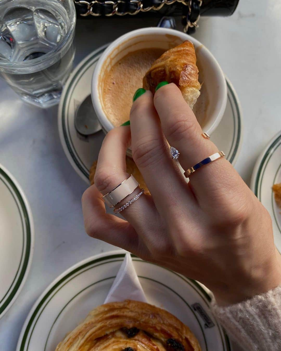 ペニーレ・タイスベックさんのインスタグラム写真 - (ペニーレ・タイスベックInstagram)「Annonce  Second breakfast wearing Berbere Chromatic ☕️🥐 @repossi   #repossinarratives」11月23日 21時58分 - pernilleteisbaek