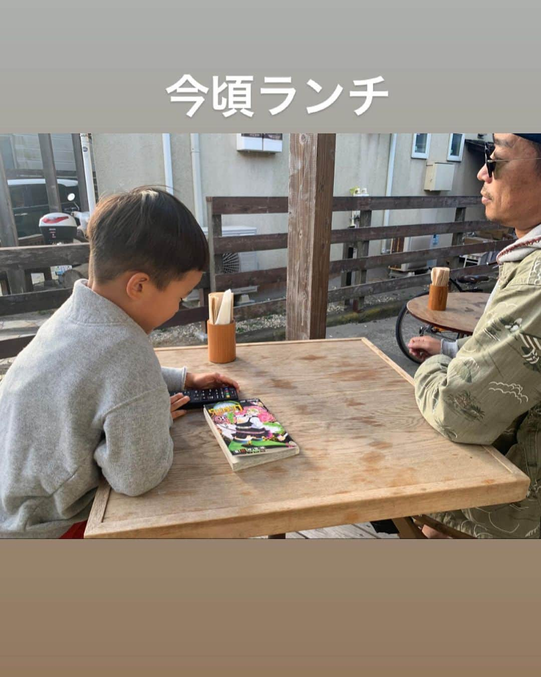 渋木さやかさんのインスタグラム写真 - (渋木さやかInstagram)「家族で何もせずに過ごした三連休。 みんなどんな風に過ごしました？  🌰ドングリのクセ強めメモ。  ■けん玉持たせると、あさま山荘事件みたい。 (是非ググって欲しい) ⠀ ■ケンケンパの様子がおかしい。  ■急にヨガの座法で瞑想ポーズ。最後に「バナナーー！🍌　」って叫ぶ。(最近、語尾にバナナ付けがち)  ⠀ ■近所にランチに行ったら、鬼滅の刃とリモコンポケットに入れてきた。 ⠀ ■ダンスのクセ…リズム感どこ？  ■散歩したいのに座り込んで無視される。いや、まったく歩かないことがある。犬の方が歩くやろ。なんでや😀✋🏾 ⠀ ■ご飯やさんで「めっちゃうまぁ〜！」って、店員さんに叫んで「関西(かんさい)の方ですか？」「4歳ですぅ〜！」って答えてた。かんさい→なんさい？って聞こえたのかな。 ⠀ ⠀ ひとんちの子だったら、「ウケる〜🤣」なんだけど、自分ちの子だと、まぁまぁ心配になることもあるけど、毎日笑えて楽しいです。  ⠀ #ドングリ日記」11月23日 21時59分 - yoga_citta