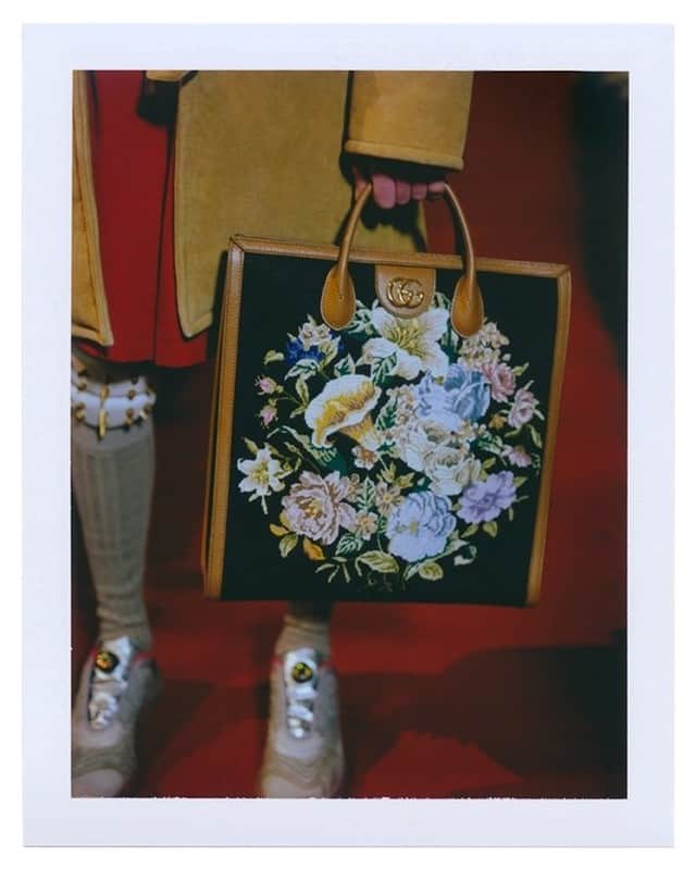 グッチさんのインスタグラム写真 - (グッチInstagram)「Bags from ‘Ouverture Of Something That Never Ended’: #GucciJackie1961 in suede and in natural straw, the #GucciHorsebit1955 leather shoulder bag, the #GucciDionysus, a checked tote bag with the mirrored Gucci lettering: ICCUG (image 7) and a floral embroidered tote (image 10). Discover more through link in bio. #GucciOuverture #GucciFest @alessandro_michele #AlessandroMichele」11月23日 22時00分 - gucci