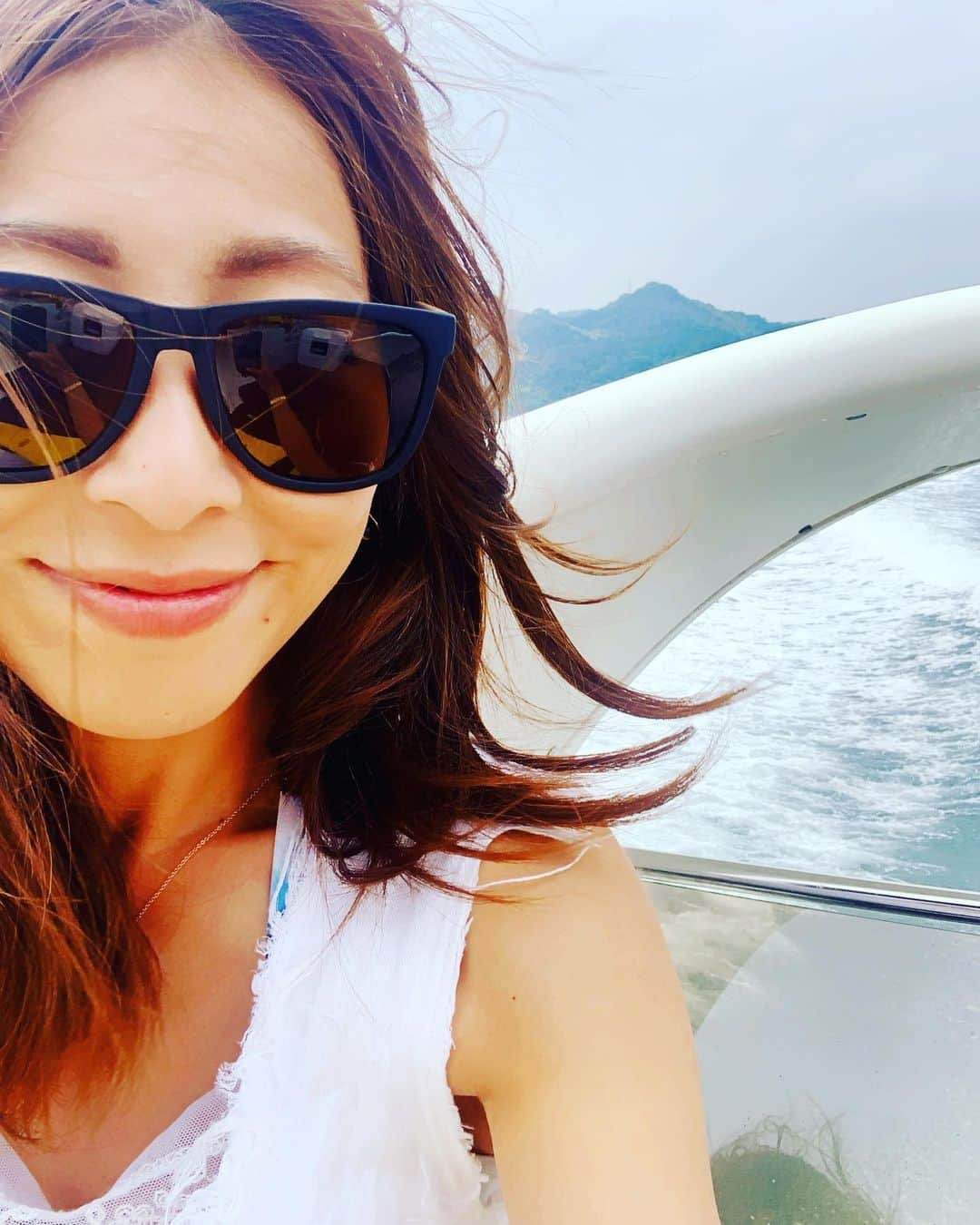 水田真依子さんのインスタグラム写真 - (水田真依子Instagram)「海へ🏖！ #おしゃれ #love #人気 #可愛い #お洒落 #きれい #ファション #beauty #doresuwe #followmefollowyou #ヘアアレンジ #outrosol #ファッション #いっぱい #casselini #levernis #ヘアセット #ヘアカラー #美容室 #スタイリング #fashion #coordinate #撮影会 #instagramers #フォローバック #hashreco #sexygirl #sexy #美容師 #ナチュラル感がいい」11月23日 22時14分 - maikosebasu