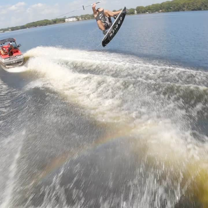 手塚翔太のインスタグラム：「One hit from the other morning😎☀️ I think this is my fav trick of 2020year🤤🤘🏻 🚁: @agarabaghi」