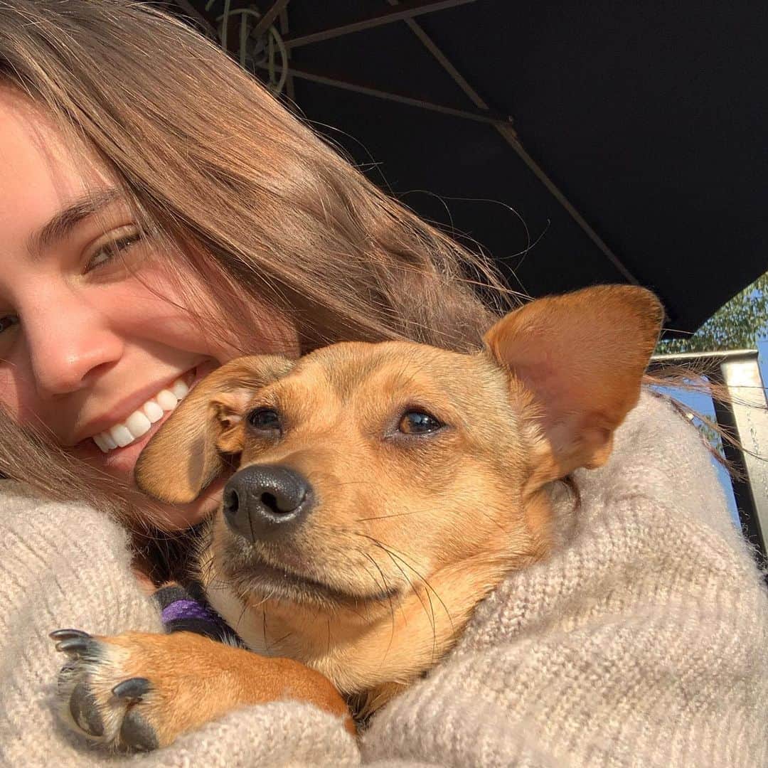 ベイリー・マディソンのインスタグラム：「The sun is out and we’re feeling okay... ❤️ Happy Monday xx」