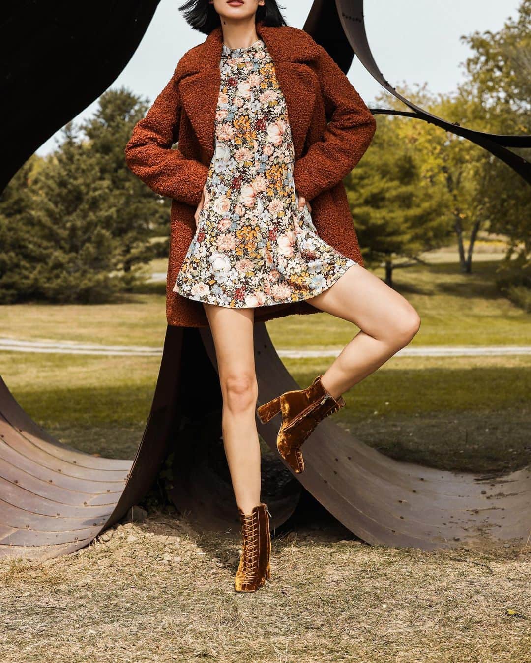 サムエデルマンのインスタグラム：「Go bold in the CARNEY Tap to shop this lace up bootie, included in our SPIRIT OF SAM SALE  See our story for fit guide   Photography direction by Libby Edelman   #SamEdelman #Fall2020」