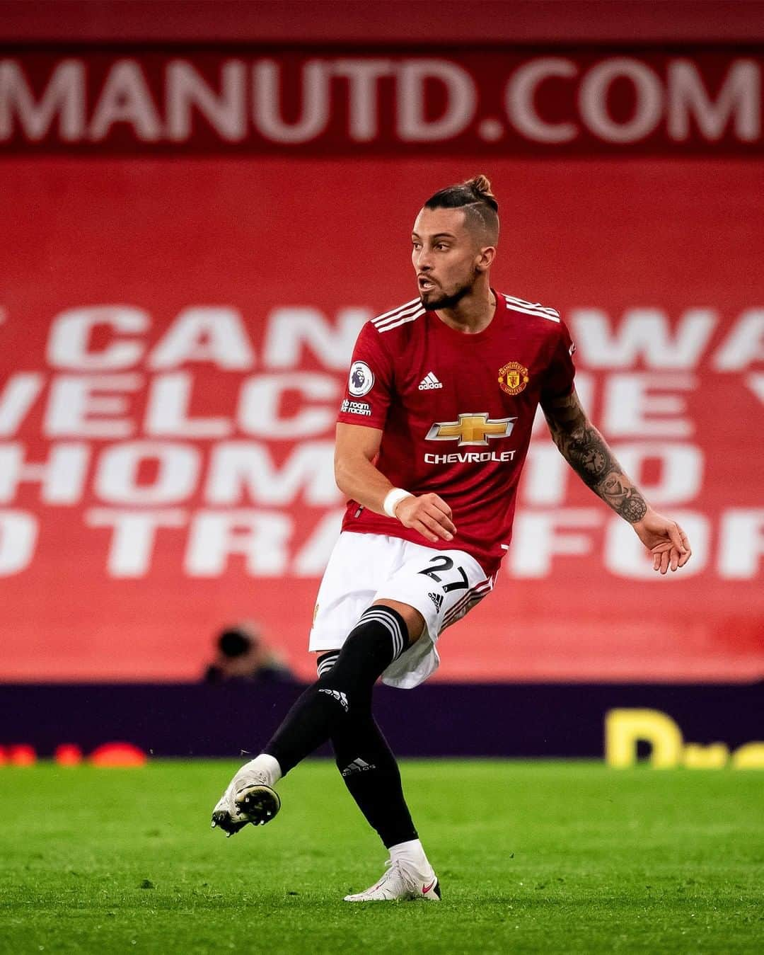 マンチェスター・ユナイテッドさんのインスタグラム写真 - (マンチェスター・ユナイテッドInstagram)「🏟 #PremierLeague home debut ✔️ ✨ #ChampionsLeague home debut ❓ #MUFC #AlexTelles」11月24日 8時03分 - manchesterunited