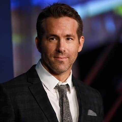 ハリウッド・リポーターさんのインスタグラム写真 - (ハリウッド・リポーターInstagram)「#RyanReynolds is one of the good ones. To thank cast and crew members who worked in a quarantine bubble on his #Netflix action film 'Red Notice,' he recorded over 400 personalized video for them (and their dogs). The sweet story, at the link in bio.」11月24日 8時25分 - hollywoodreporter